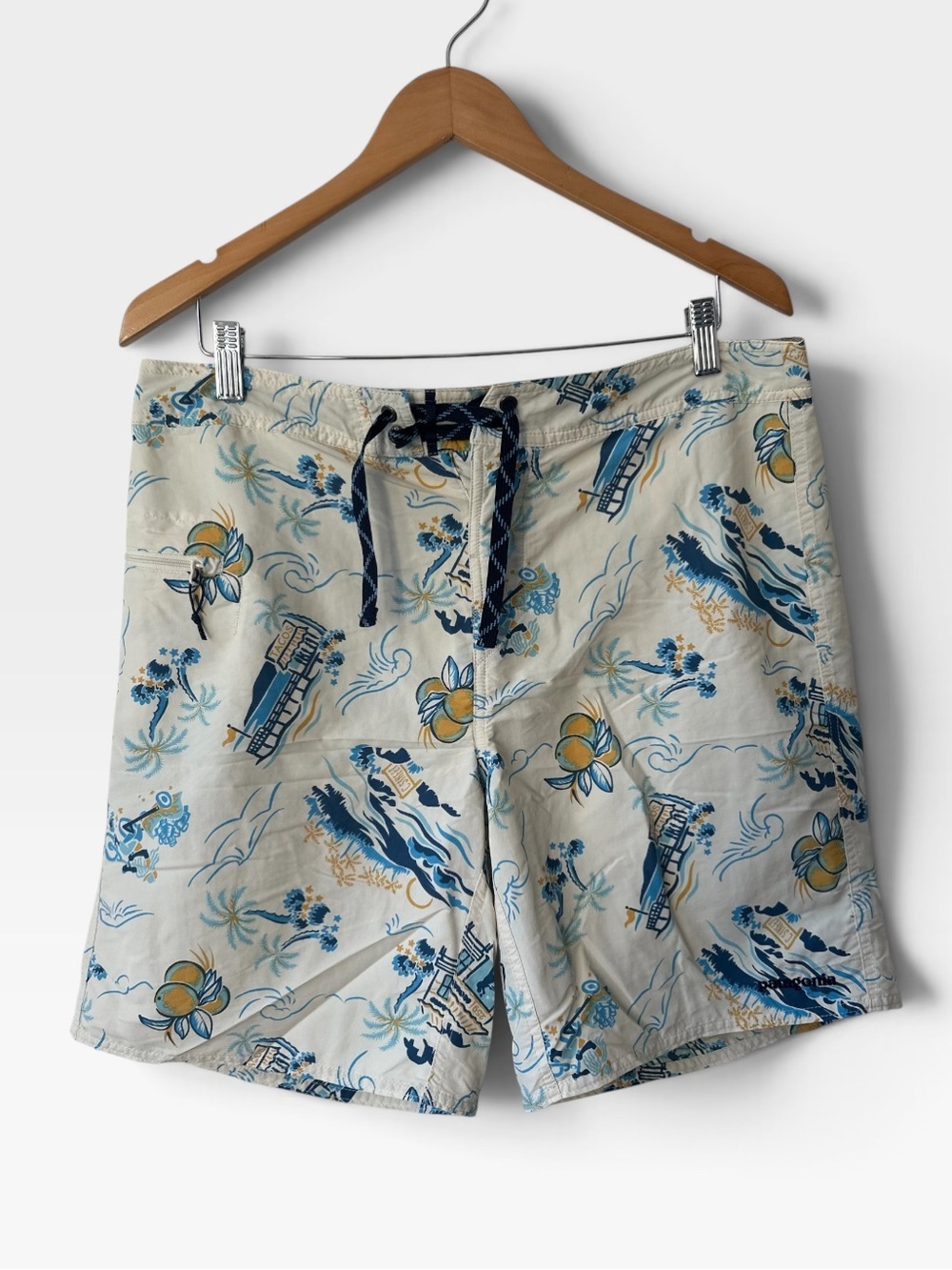 Patagonia Cream Hawaiian Print Board Shorts (34)